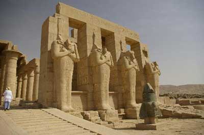 statues of  ramses